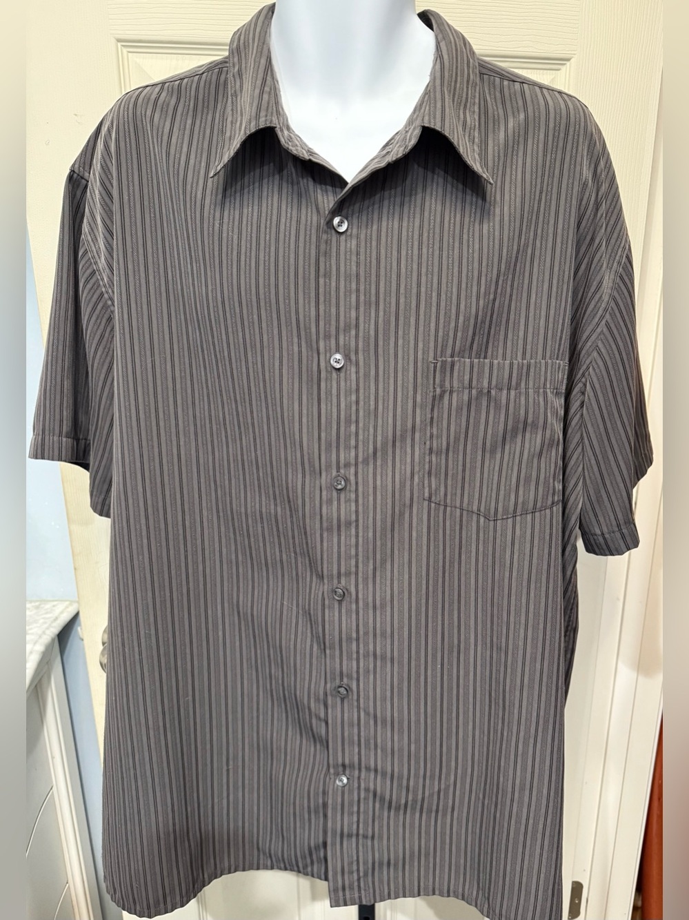 jf j.ferrar Men's Short-Sleeve Button-Down Shirt - Charcoal & Black Stripe